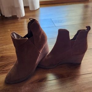 VGUC Blondo Waterproof Wedge Booties, Size 8